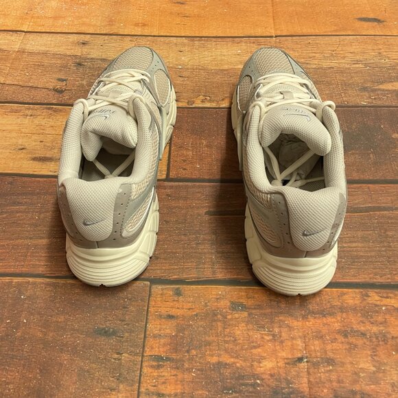 Nike Men's V5 RNR "Oatmeal" Running Shoes - Picture 4 of 6